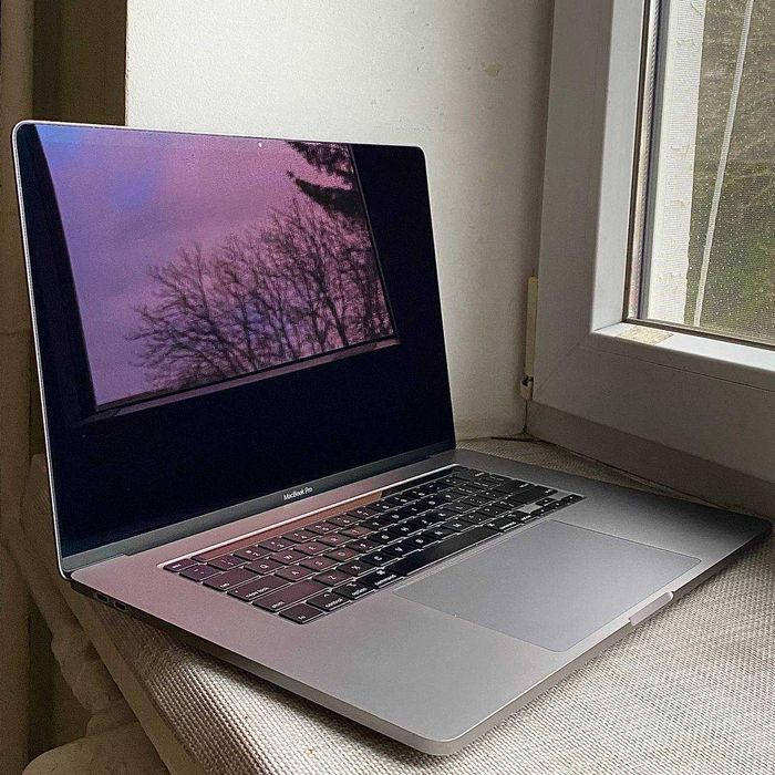 Ноутбук Apple MacBook Pro