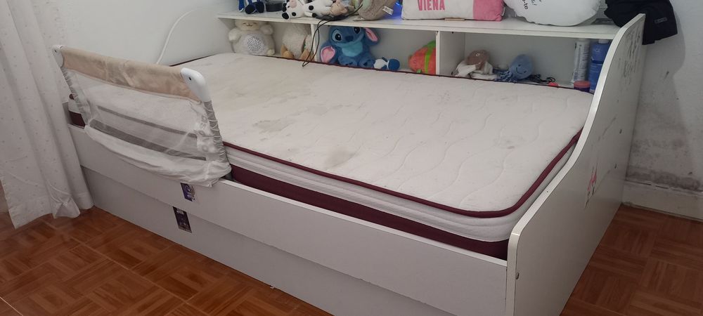 Cama de solteiro com gavetão