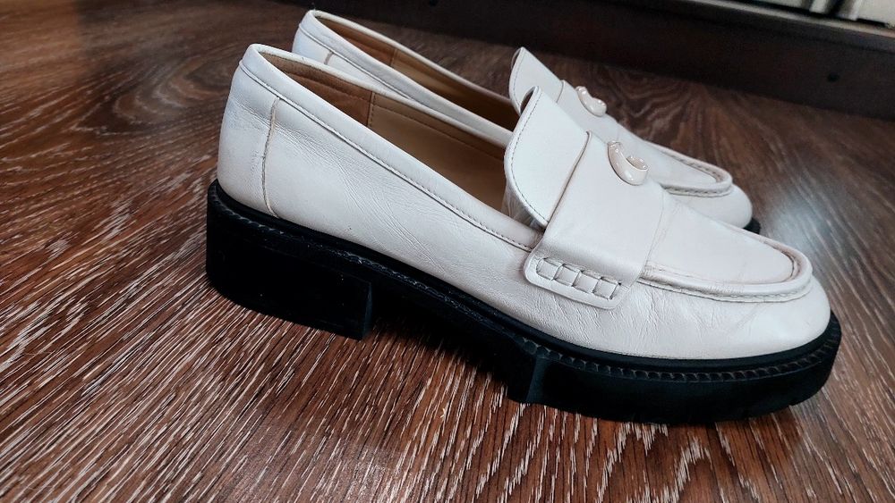 Шкіряні макасини фірми COACH