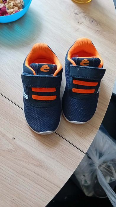 Sprzedam 3 pary adidaskow dla chlopca