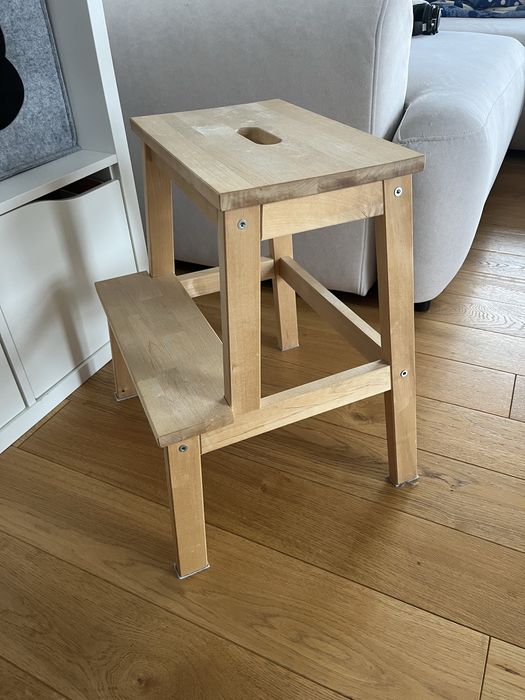 Kultowy taboret ze schodkiem Bekvam Ikea