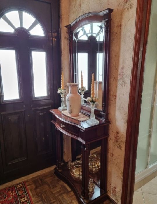 Vários Móveis em Madeira