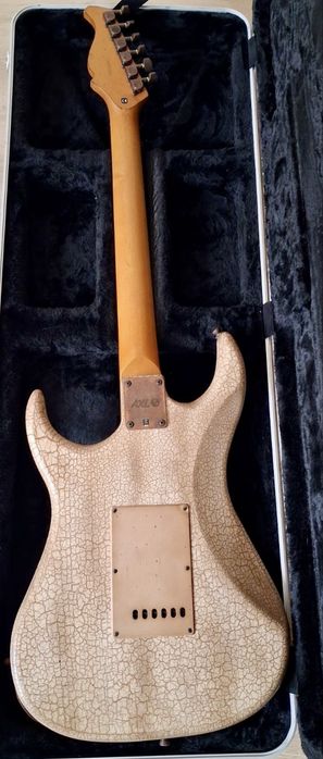 AXL Stratocaster, EMG designed pikups