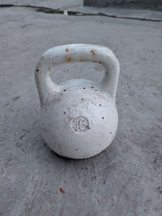 Гиря 16 кг. Ціна 700 грн.