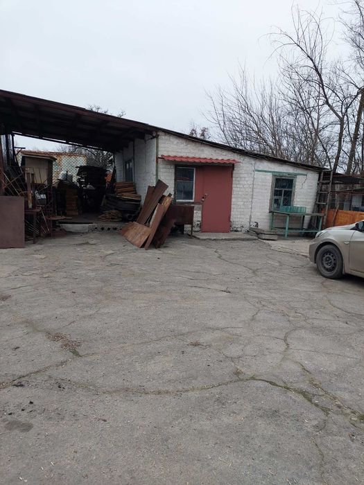 Продам складське приміщення з приватизованою  ділянкою