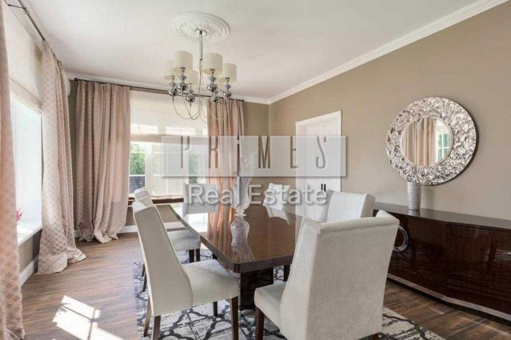 Продаж сучасного котеджу, з терасою та басейном, Романків