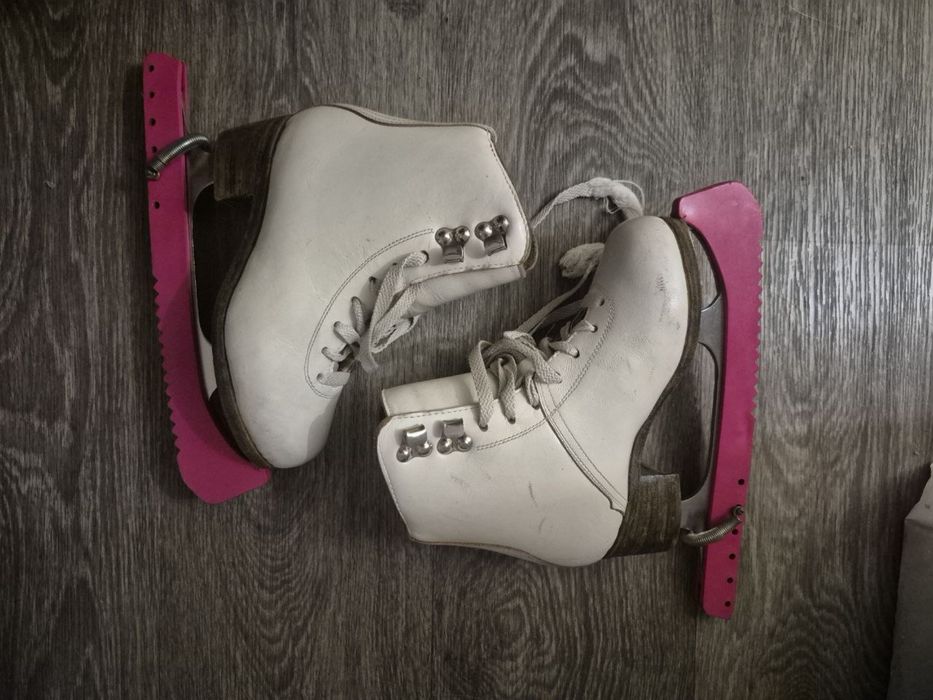 Фігурні ковзани з захистом