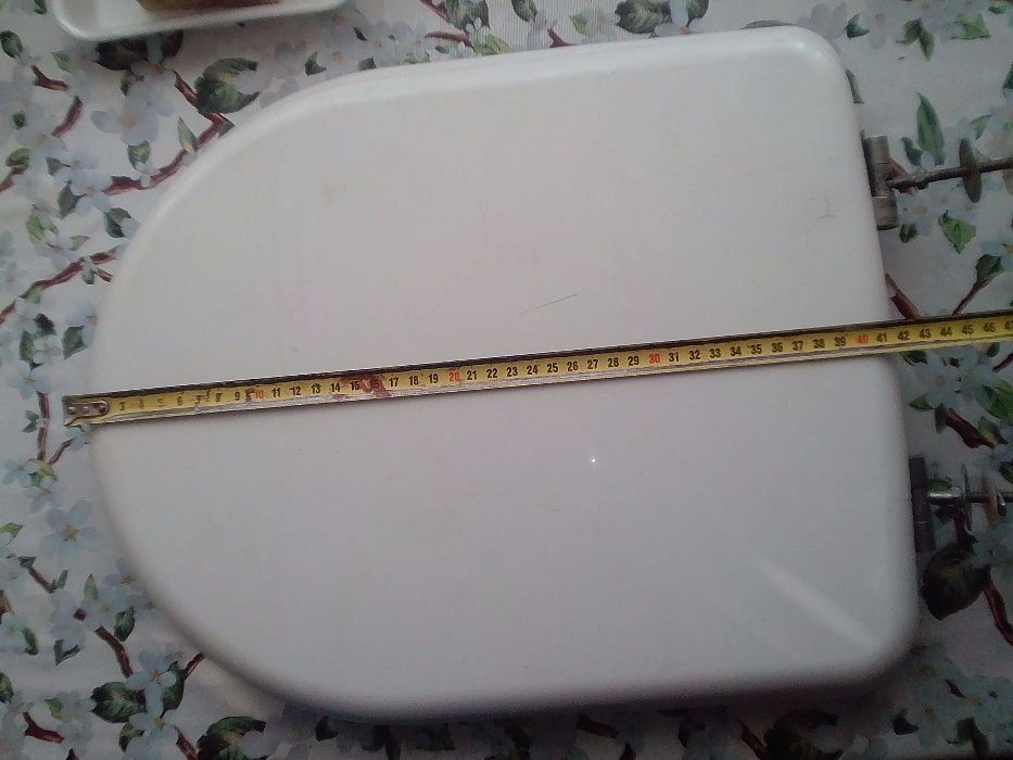 Сиденье стульчак для унитаза RAK Ceramics Compact белый и бежевый цвет