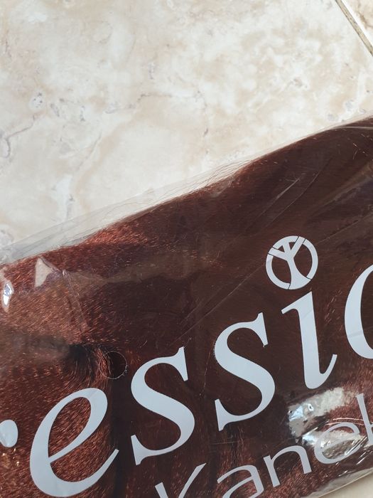 Волосы для плетения косичек.