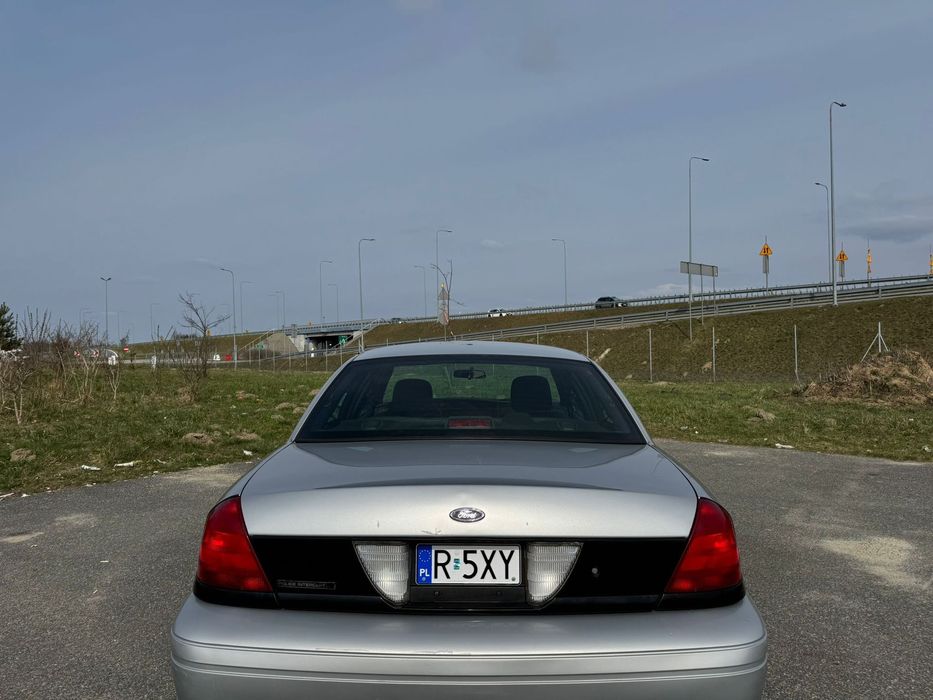 Ford Crown Victoria 2006 photo 4