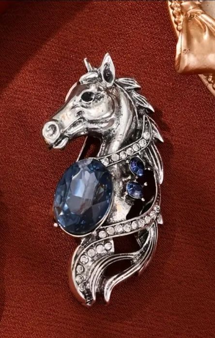 Piękna BROSZKA KOŃ Mustang Koń Arabski Jeździectwo. Nowa. Na prezent.