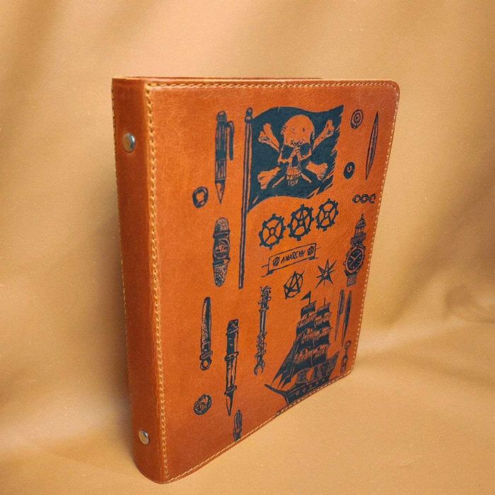 Ręcznie robiony skórzany notes – unikalny prezent