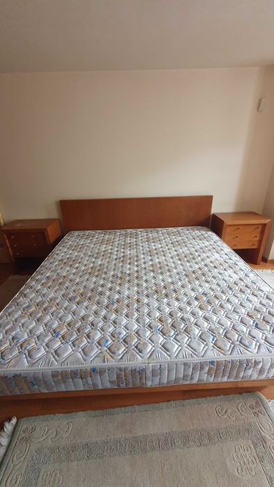 Cama king size com estrado e colchão