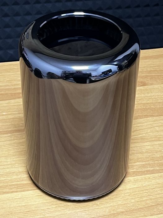 Mac Pro 6.1 Dual AMD D700, 64 RAM, 1tb ssd, Intel Xeon 12 core 2,7