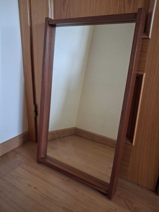 quarto de casal completo em tom mel escuro – qualidade e conforto
