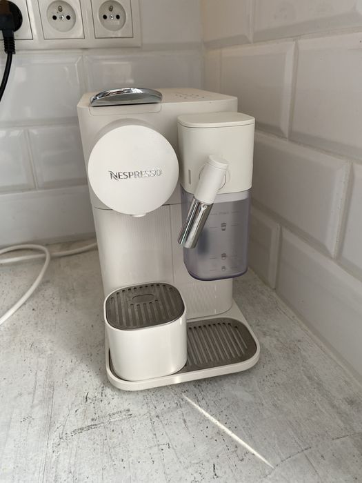 Ekspres DELONGHI Nespresso Lattissima One EN510.W Biały