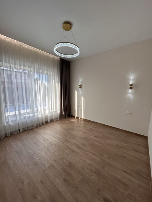 Продаж новенького будинку , заходи і живи!  Американка, без комісії.