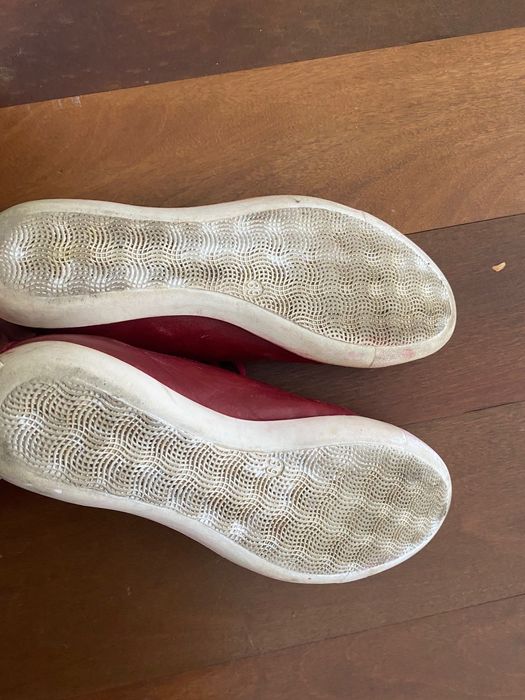 Sapatilhas em couro encarnadas