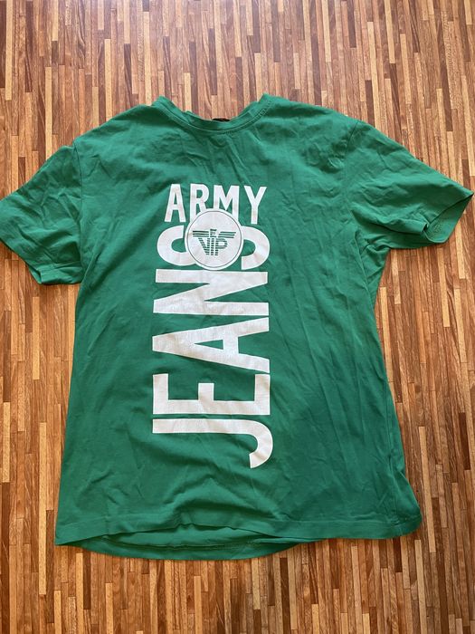Zielony T-shirt.