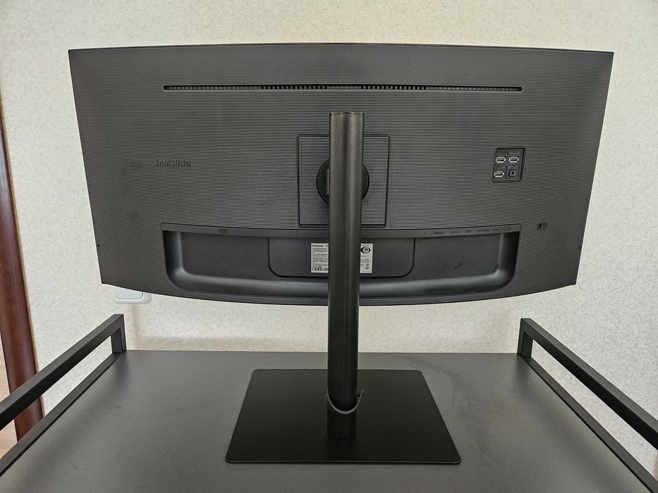 Монітор Samsung S6 34", вигнутий, 2 міс користування, як новий.