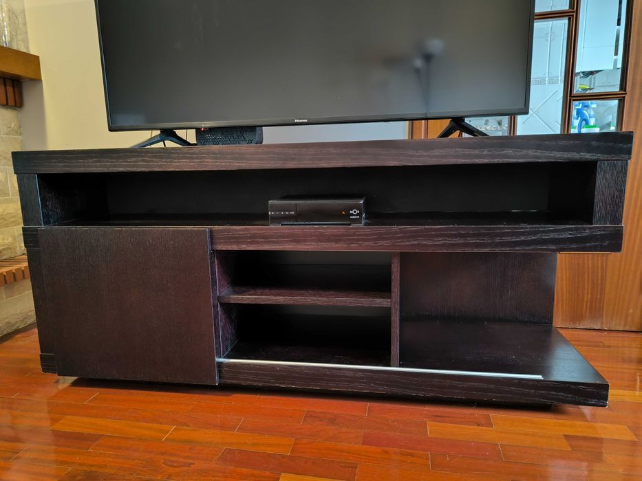 Brown/Black TV Stand