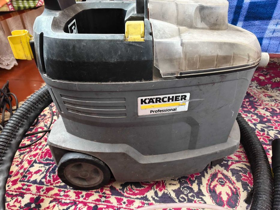 Мийний пилосос Kärcher Puzzi 8/1 (на запчастини або під відновлення)