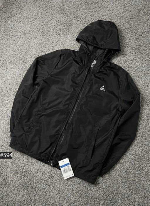 Вітровкв Nike acg розпродаж
