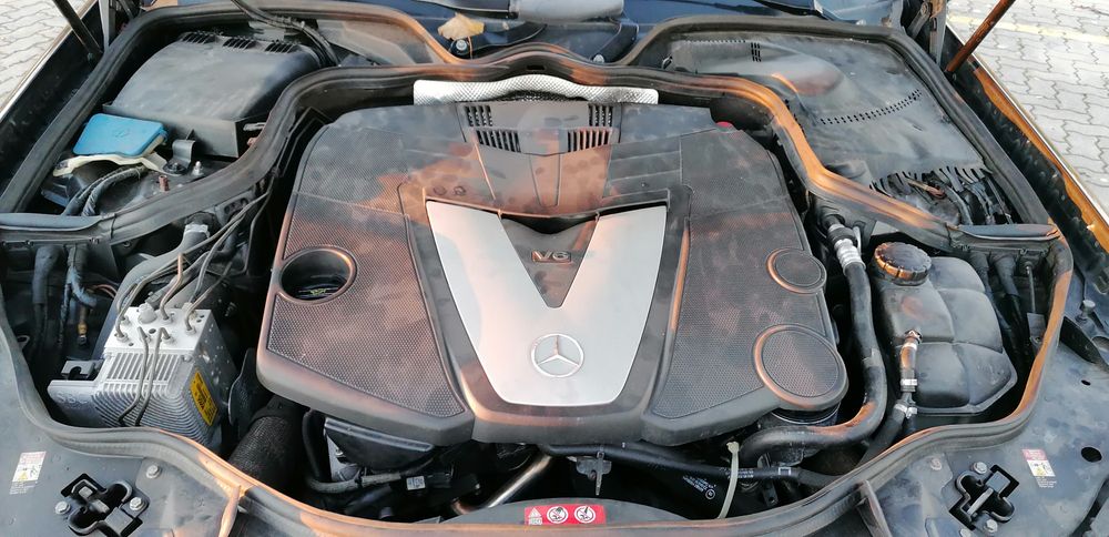 Mercedes E320 V6
