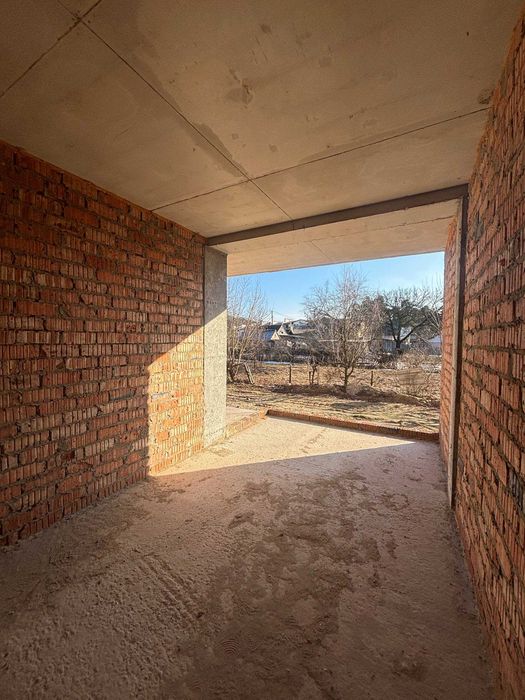Світла та комфортна 2-кім квартира 54м² на першому поверсі | Брюховичі