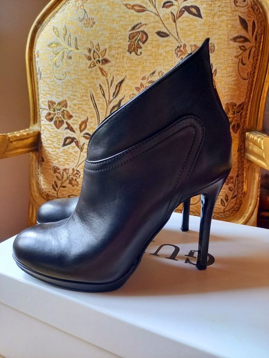 Conhpol czarne botki ze złotym zamkiem skóra naturalna premium r. 35