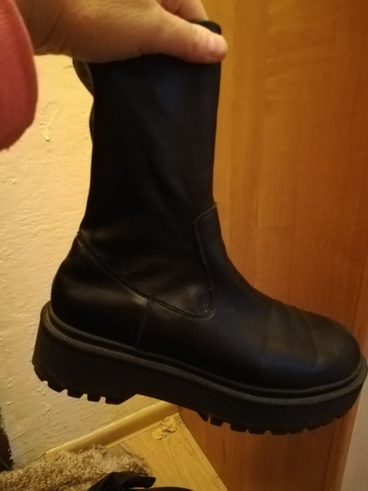 Czarne botki zapraszam