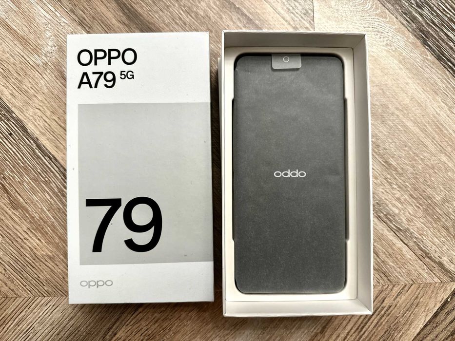 Oppo A79 5G 4 GB / 128 GB 5G czarny Mystery Black paragon