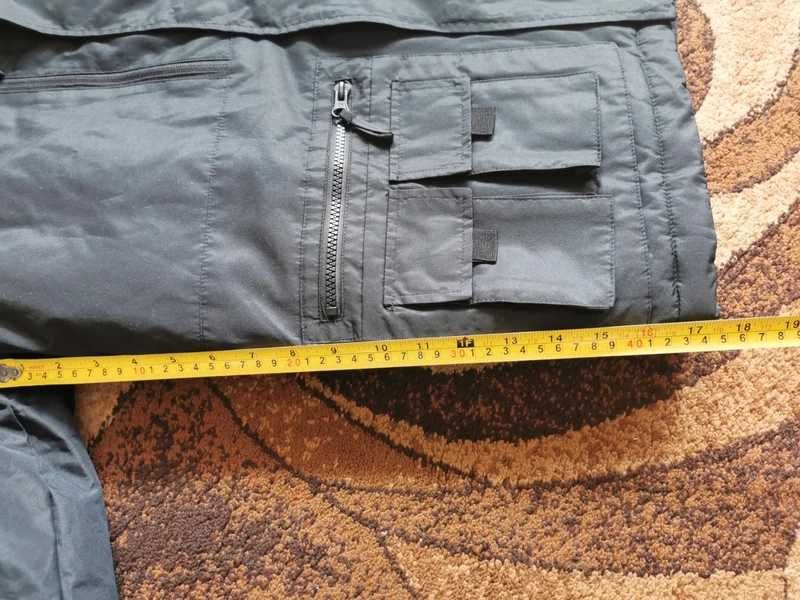 Gruba czarna kurtka jesienno zimowa z kapturem Cropp