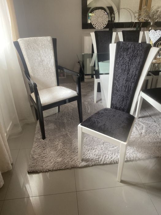 Conjunto de 8 cadeirões a muito bom preço e em bom estado! Em veludo