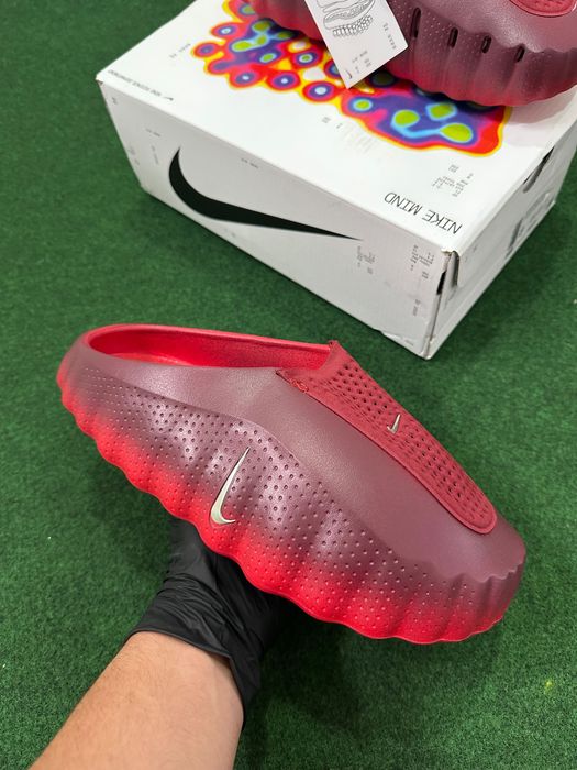 Nike Mind 001 Solar Red