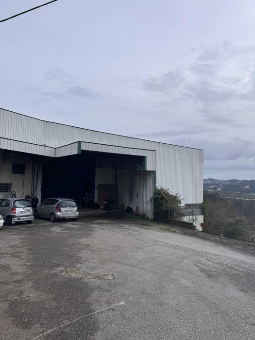 Arrendamento | Armazém 1000m² | Foz do Sousa – Gondomar
