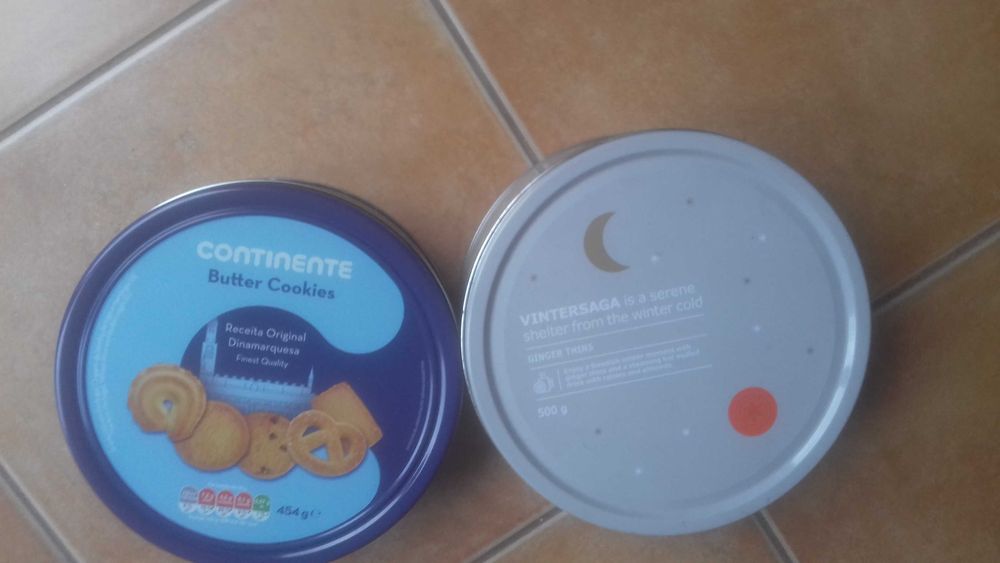 2 Caixas de latas para bolos