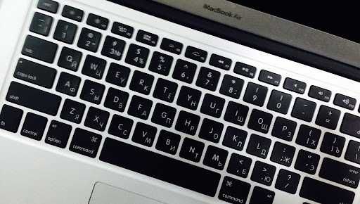 Гравіювання клавіатури та предметів  у "Ябко" ТРЦ "Квартал"