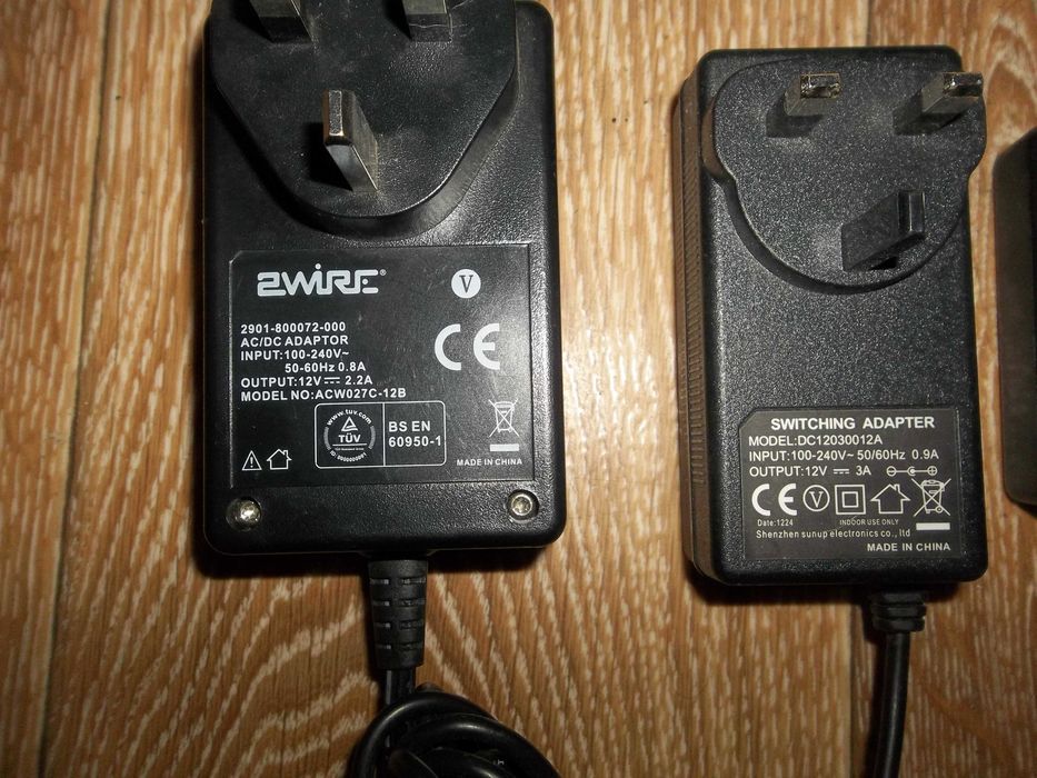 Блоки питания 12 v .английская вилка. Дешево.