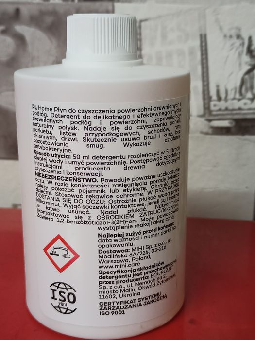 Płyn do czyszczenia powierzchni drewnianych i podłóg