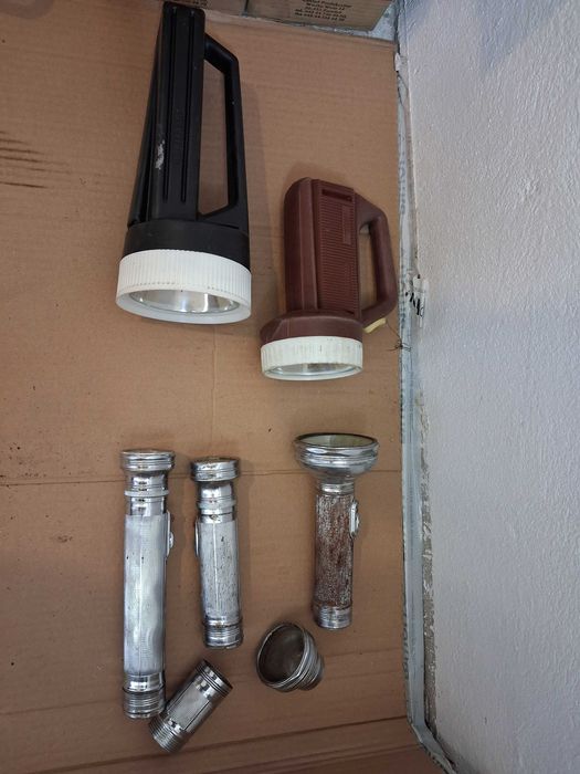 Zestaw starych latarek z PRL-u