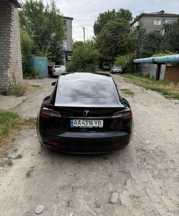 Продаж Tesla model 3 2018 рік