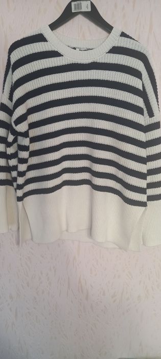 Теплий светр у смуги