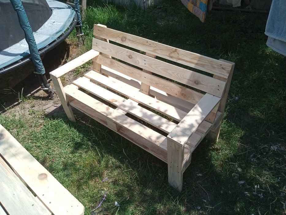 Лавочка з піддонів