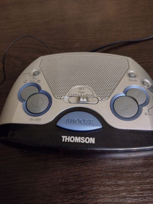 Настольные электронные часы Thomson