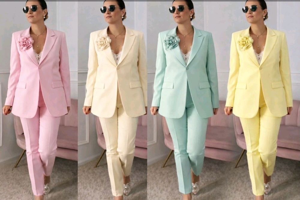 Elegancki garnitur damski z różą