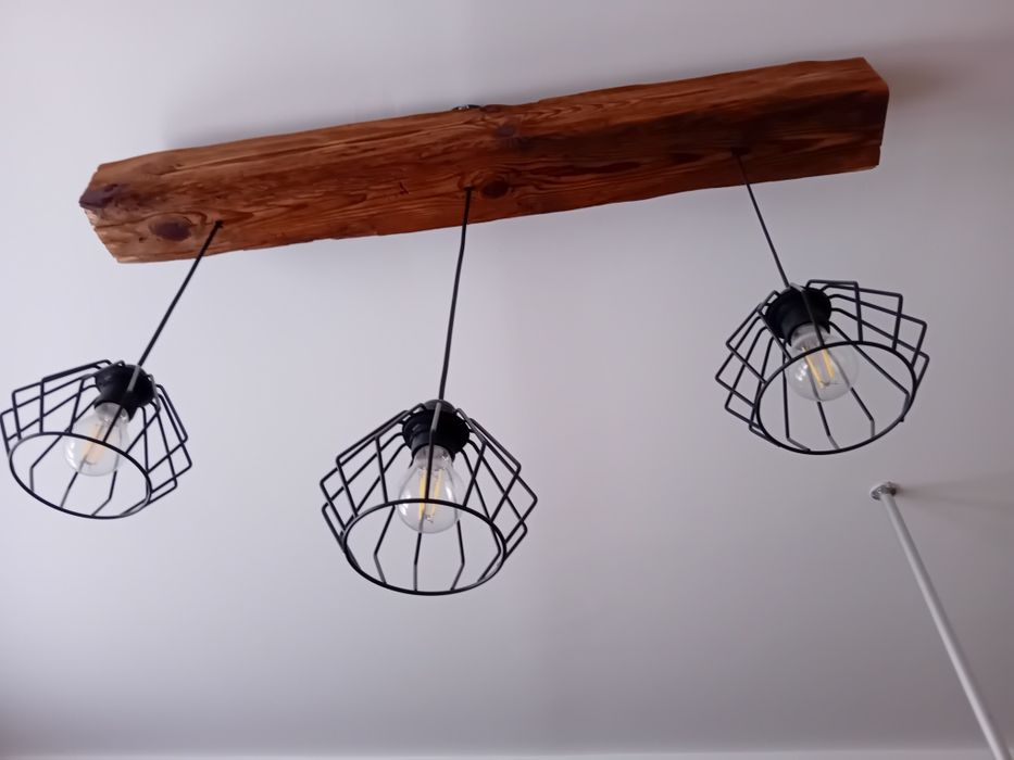 Lampa żyrandol na starej drewnianej belce wisząca długość 107 cm