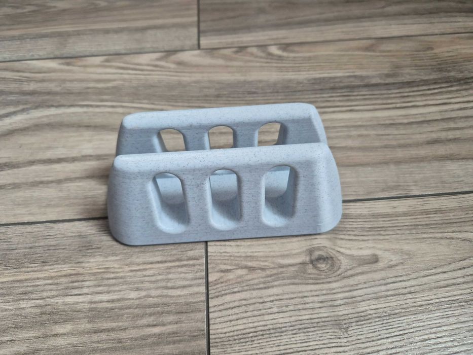 Stojak na laptopa / tablet – pionowy organizer biurkowy