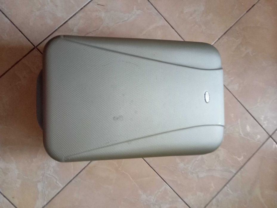 Продам маленький чемодан