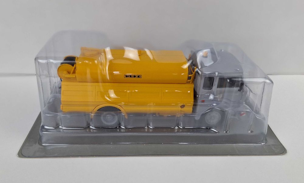 Model 1:43 JELCZ 325 SC-21 WUKO Kultowe Ciężarówki PRL